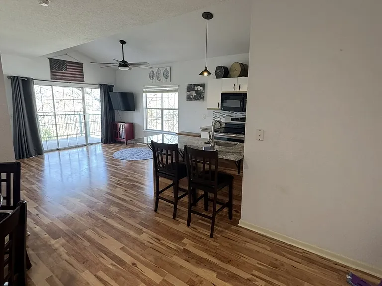 813 Holiday Rdg #H12 — Photo 3