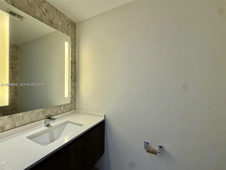 88 SW 7th St #1808 — Photo 9