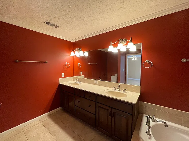 2208 White Oak Dr — Photo 16