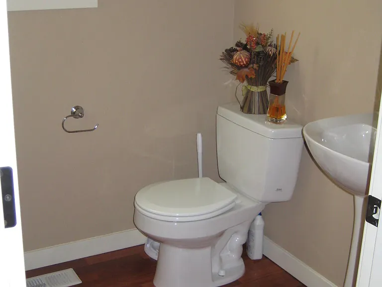 Powder Bath on Main level