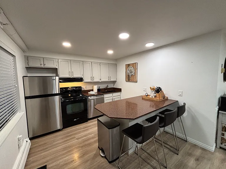 1482 Empire Ave #M3 — Photo 10