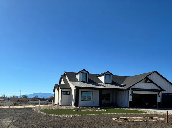 680 E Paradise Dr, Pueblo West, CO 81007