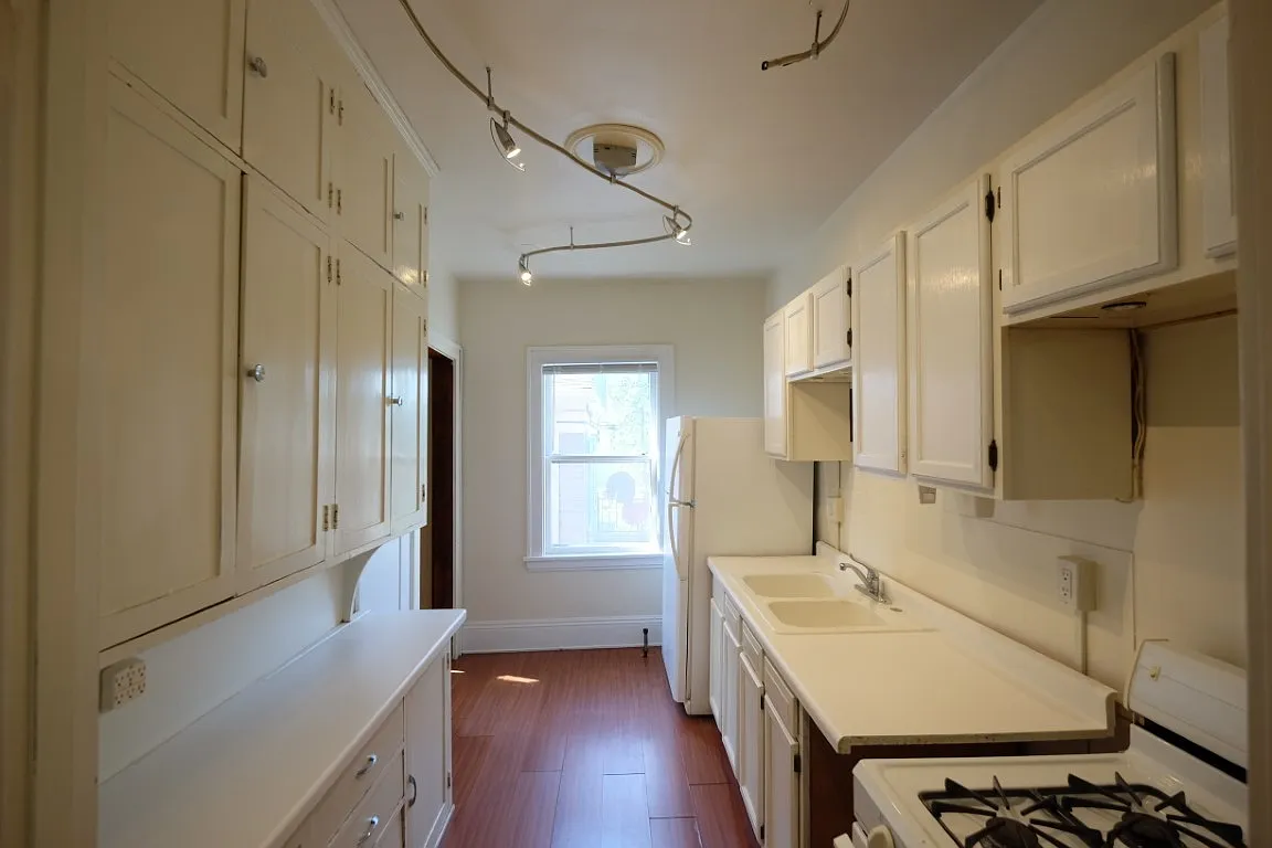 Fremont Apartments | 3200 — Photo 1