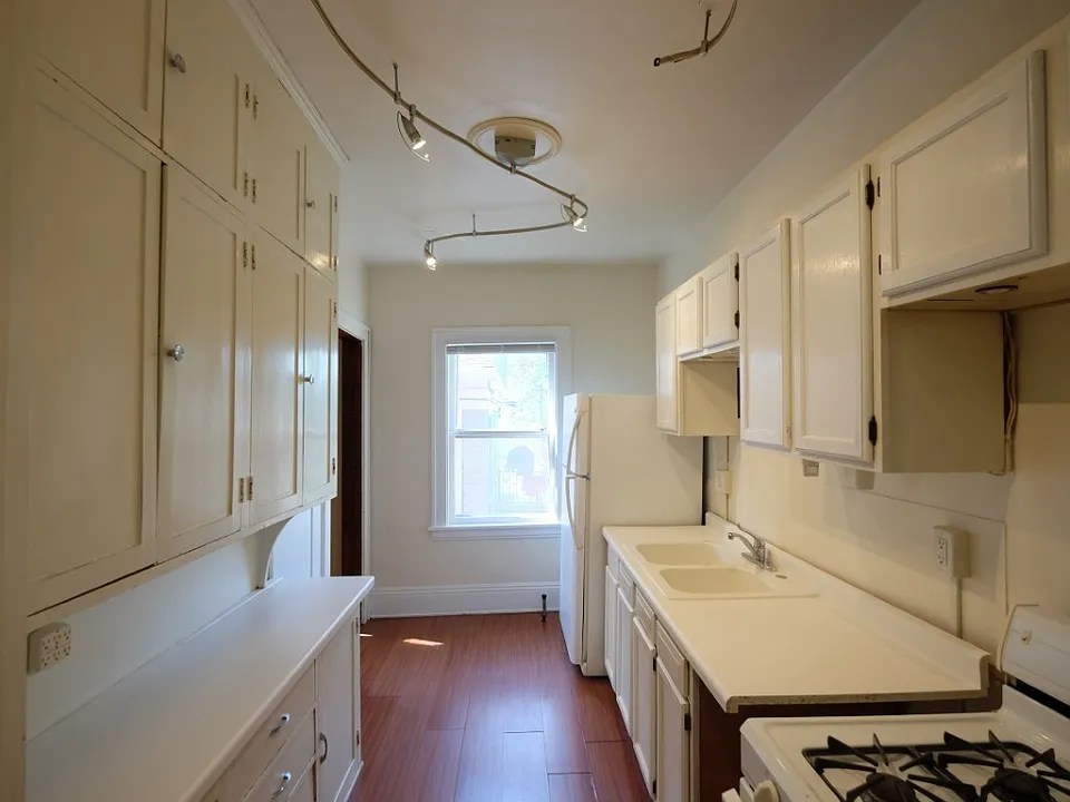 Fremont Apartments | 3200
