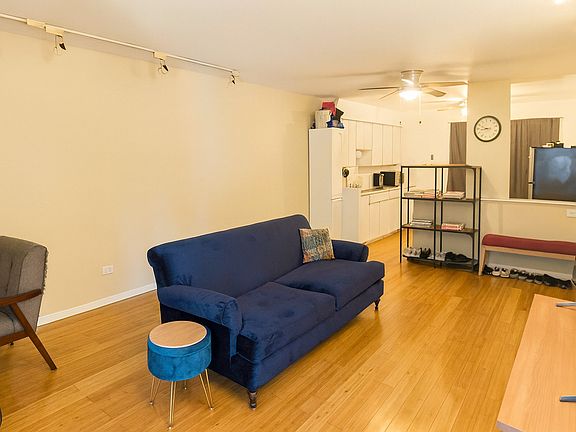 3rd image of 7420 N Winchester Ave #2A