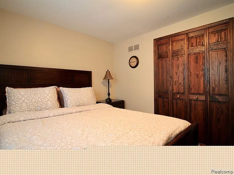 5363 English Dr — Photo 30