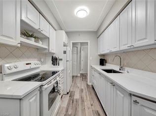 11 Woodman Dr S #307, Hamilton, ON L8K 4E3