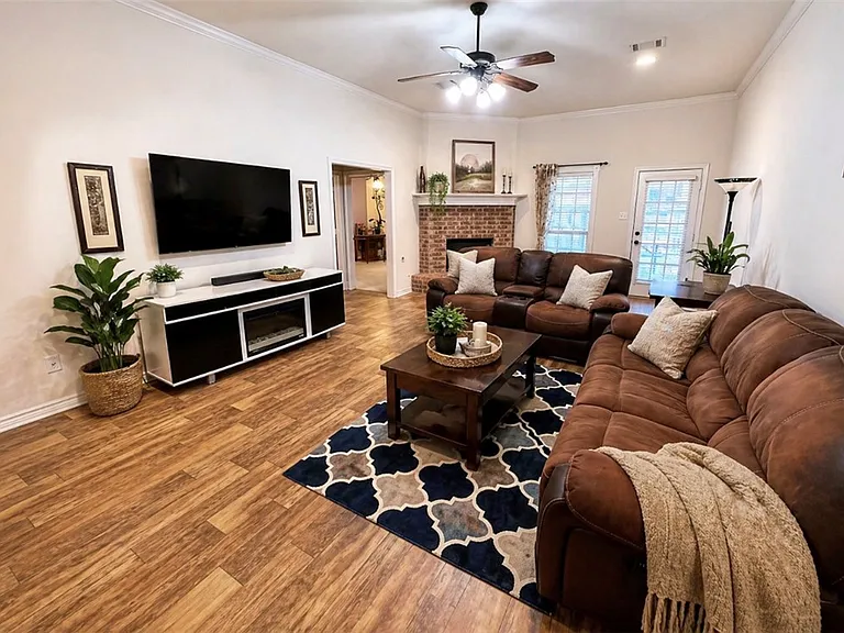 1019 Emerald Dove Ave — Photo 3