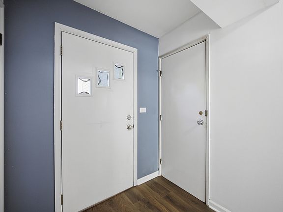 3rd image of 513 Dubois Cir