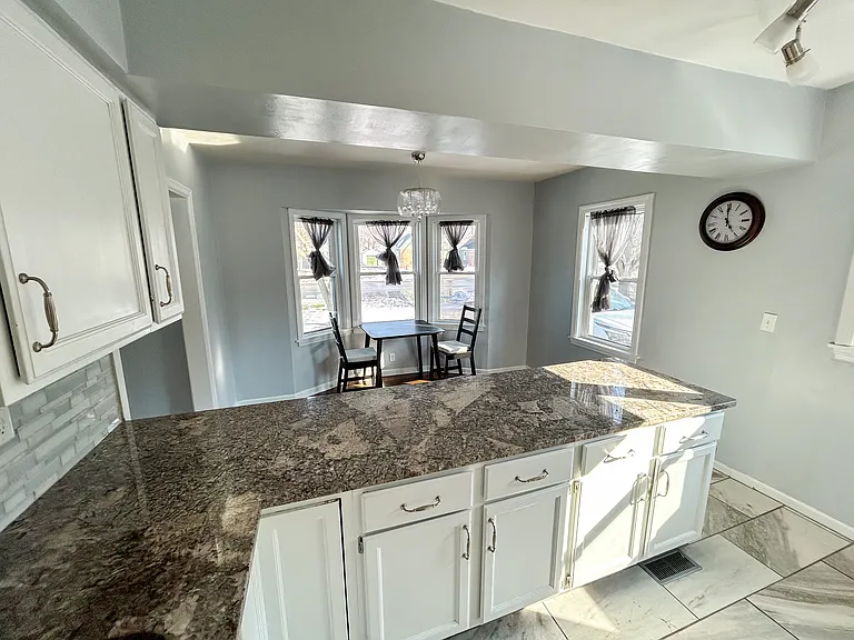 5846 N Keystone Ave — Photo 12