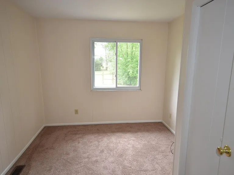 2699 Linwood Rd — Photo 18