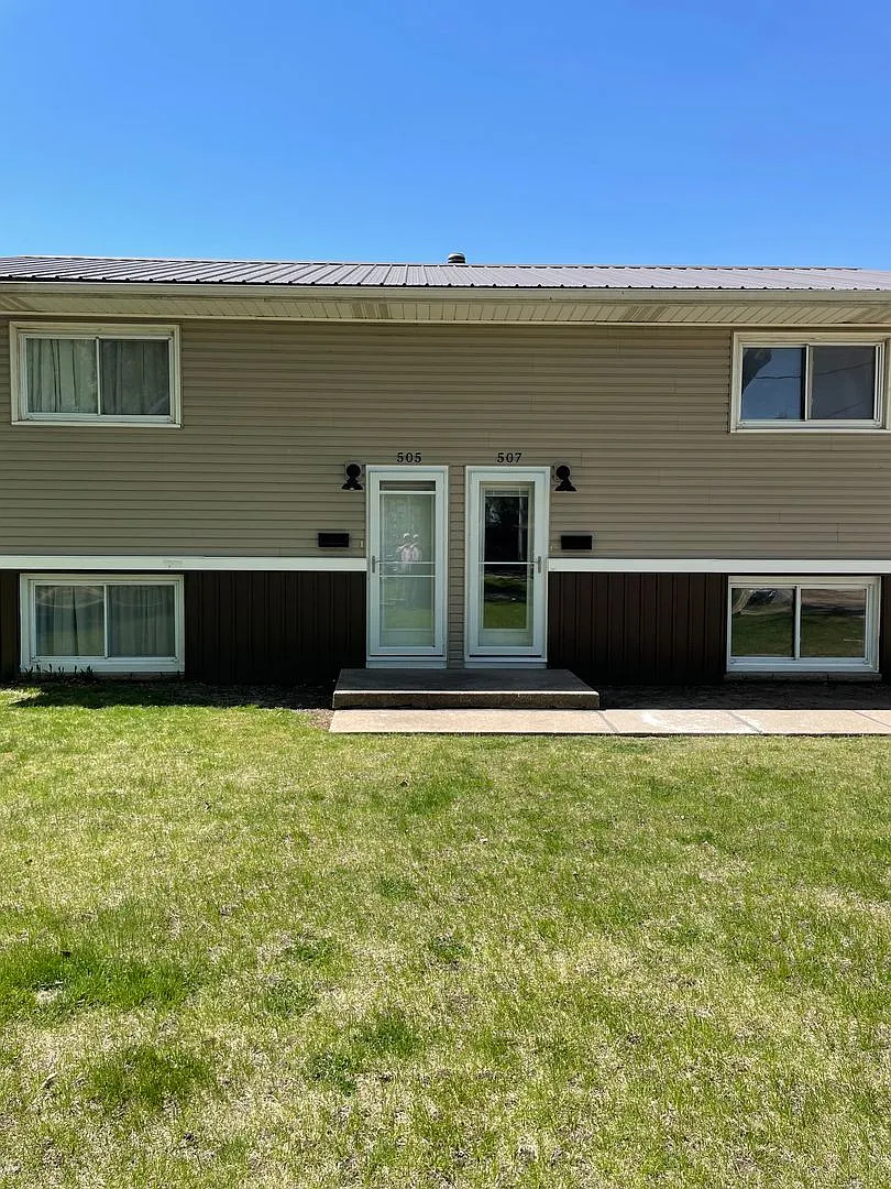 2 Bedroom, 1 Bathroom Duplex in Camanche, IA — Photo 1