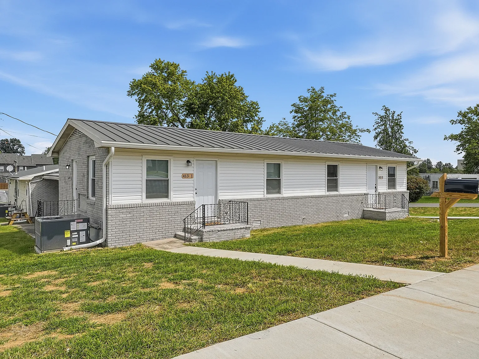413 W Stevens St — Photo 3