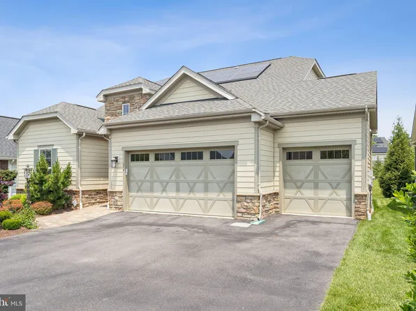 114 Cloak Ln, Lake Frederick, VA 22630