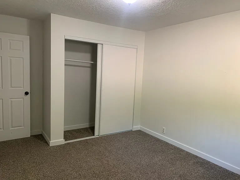 2409 Burcham St — Photo 7