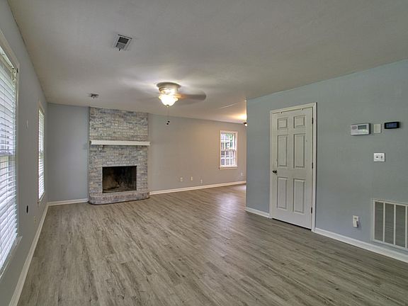 5th image of 611 Brailsford Blvd