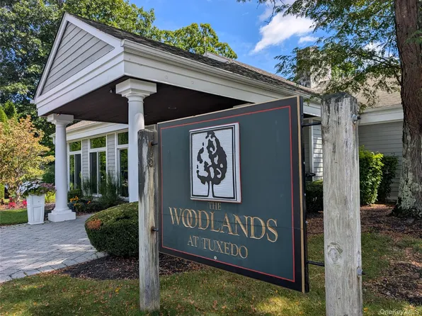 10 Willow Court, Tuxedo Park, NY 10987