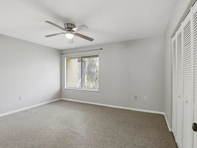 2300 SW 43rd St #H3 — Photo 17