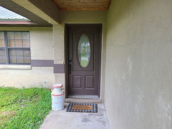 Covered front entrance