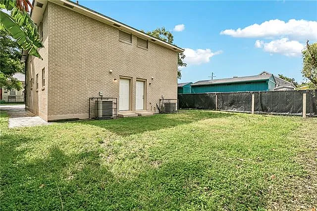 817 Egania St — Photo 20