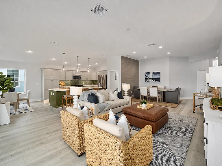 6892 Ayralia — Photo 2