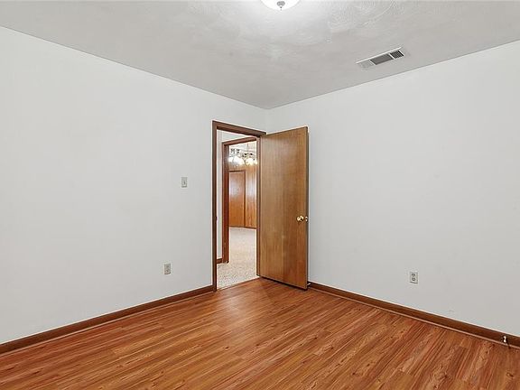 5th image of 580 Roseland Pkwy