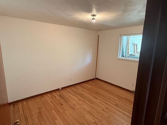 4th image of 1112 Judson St