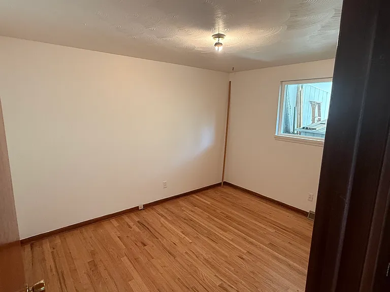 1112 Judson St — Photo 4