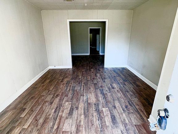 3rd image of 3835 Sherwood St