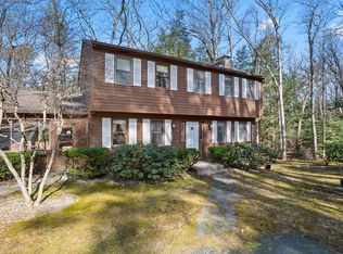 4 Evergreen Ln, Amherst, MA 01002
