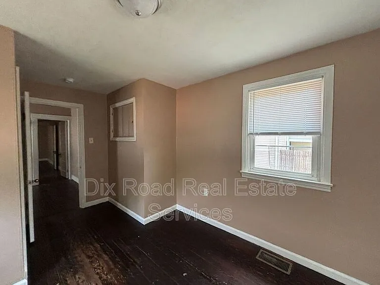 24 Lutz Ave — Photo 18