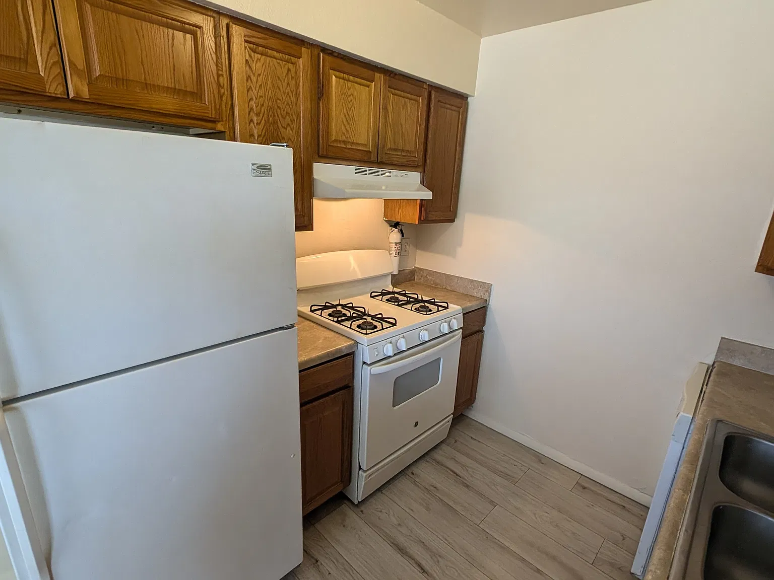 812 Chelwood Park Blvd NE - D — Photo 4