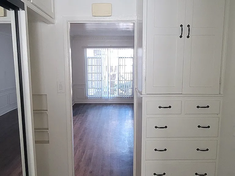 435 S Norton Ave — Photo 16