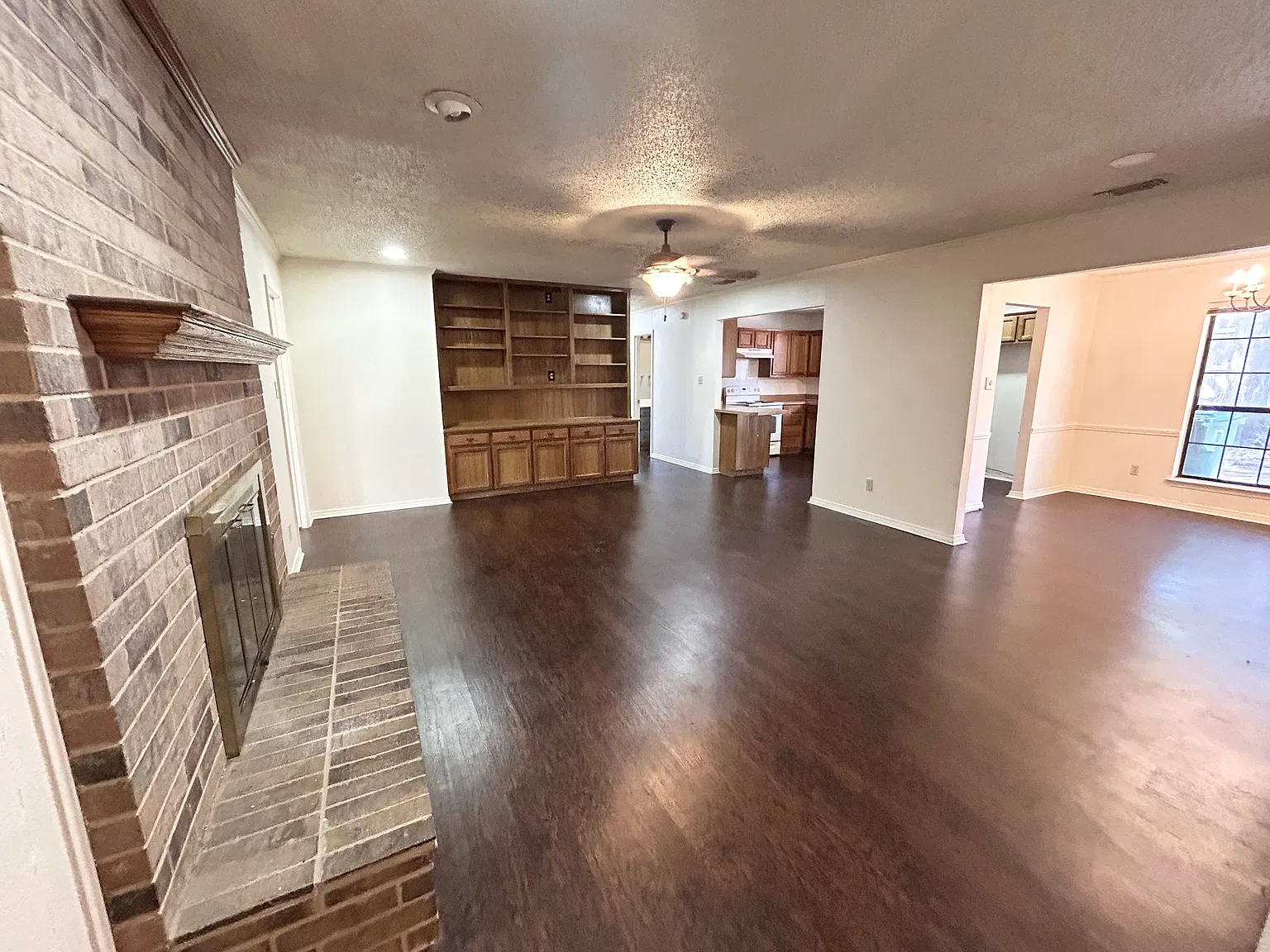 4 bed, 1695 sqft, $2,000 — Photo 2