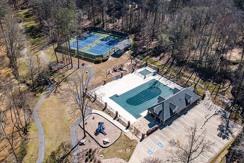 2nd image of 891 Byrnwyck Rd