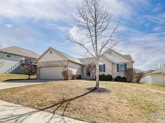 2nd image of 910 Oak Hill Ct