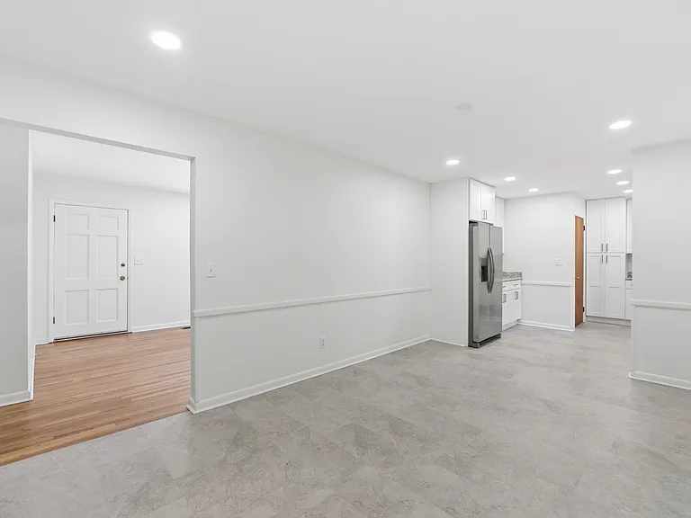 945 Brynwood Ter — Photo 8