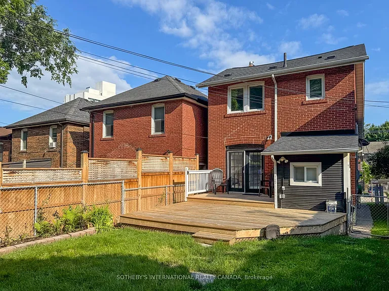 48 Lawrence Ave W — Photo 20