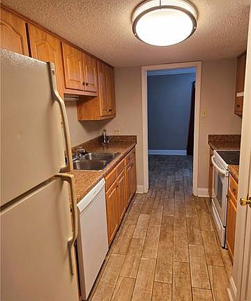 3rd image of 2427 Park Place Dr