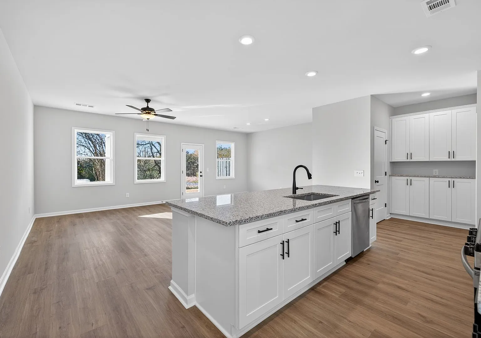 1 Month Free! New Construction 3br! Available Now! — Photo 3