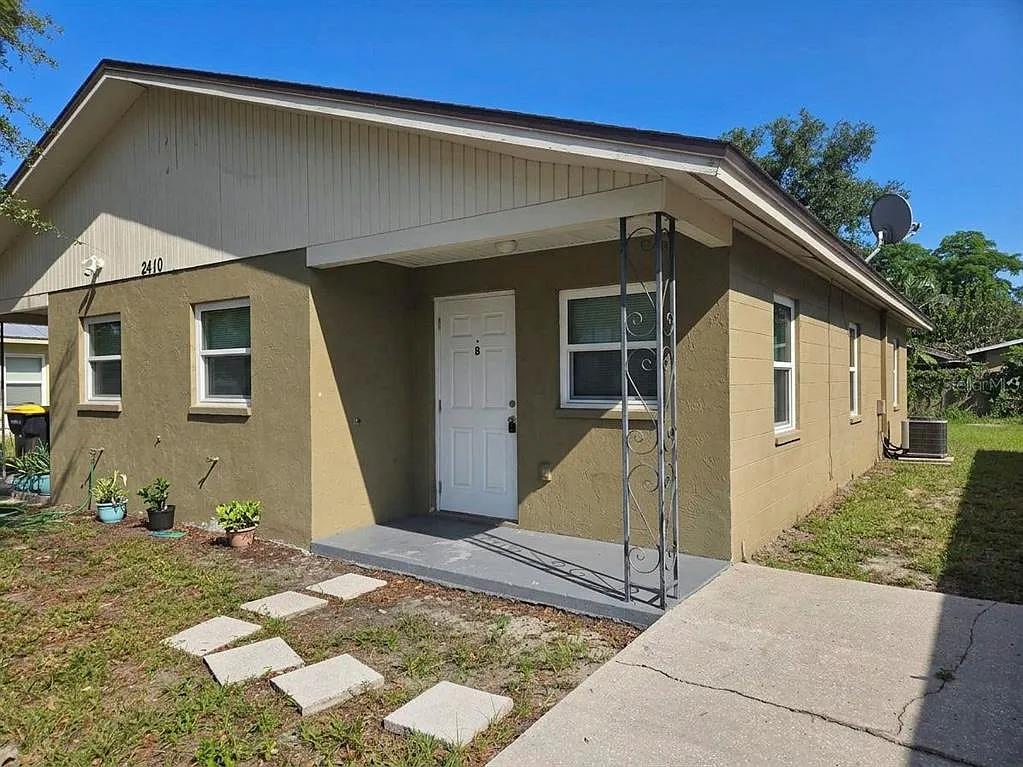 2 bed, 1.0 bath, 752 sqft, $1,400 — Photo 2