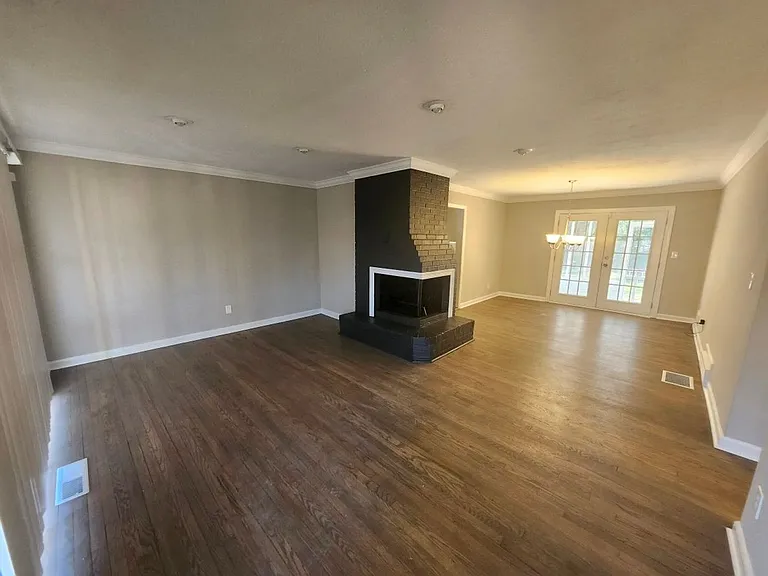 3415 Hyland Dr — Photo 4