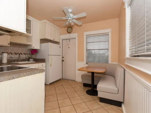 7401 Pines Blvd APT 222, Hollywood, FL 33024