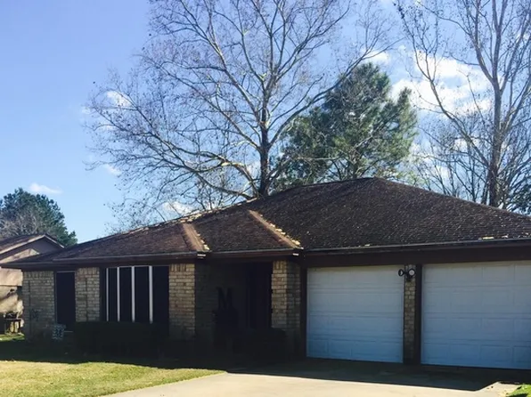 425 Countryside Dr, West Columbia, TX 77486