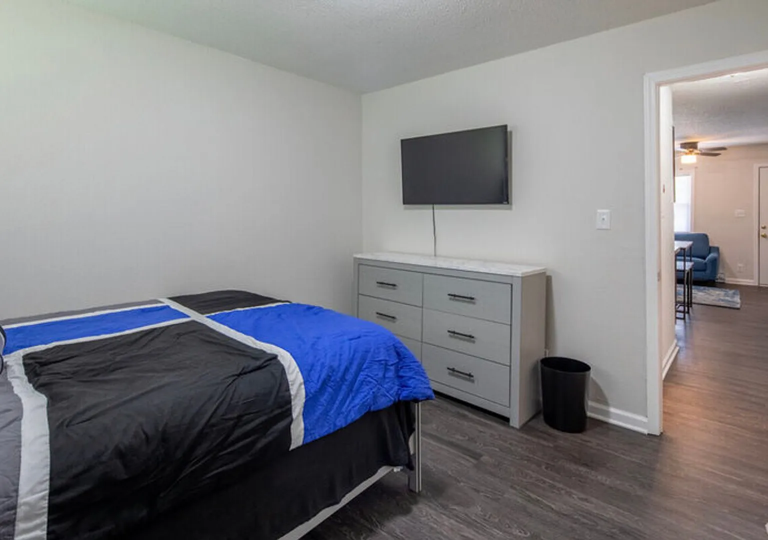 $645 "Summer Special" with internet, water, and trash included. — Photo 3