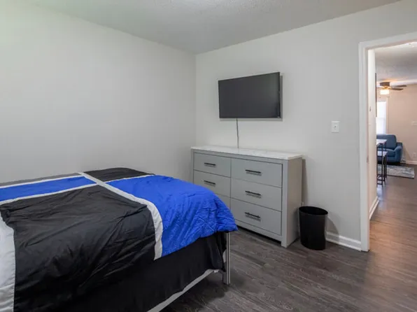 $645 "Summer Special" with internet, water, and trash included.