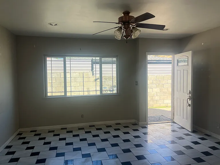 24216 Race St — Photo 2