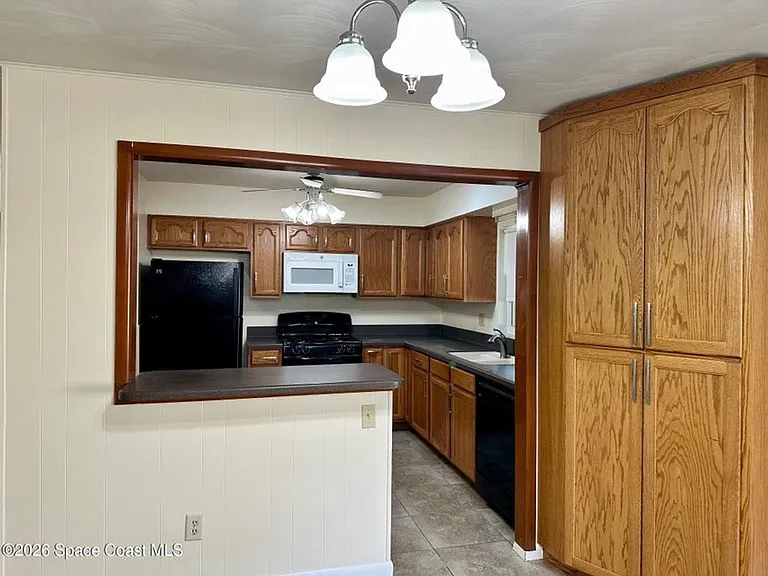 680 Birchwood Ln — Photo 7