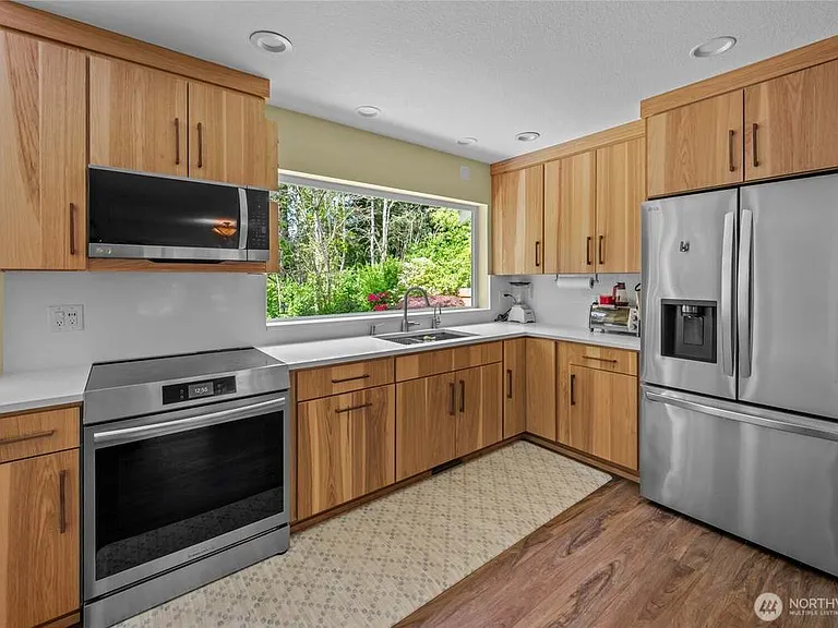 1311 Clearbrook Dr — Photo 17