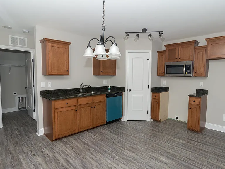 139 Melba Ave SW — Photo 2